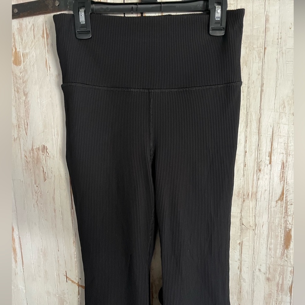 Athleta Elation ribbed crop flare - Picture 4 of 8